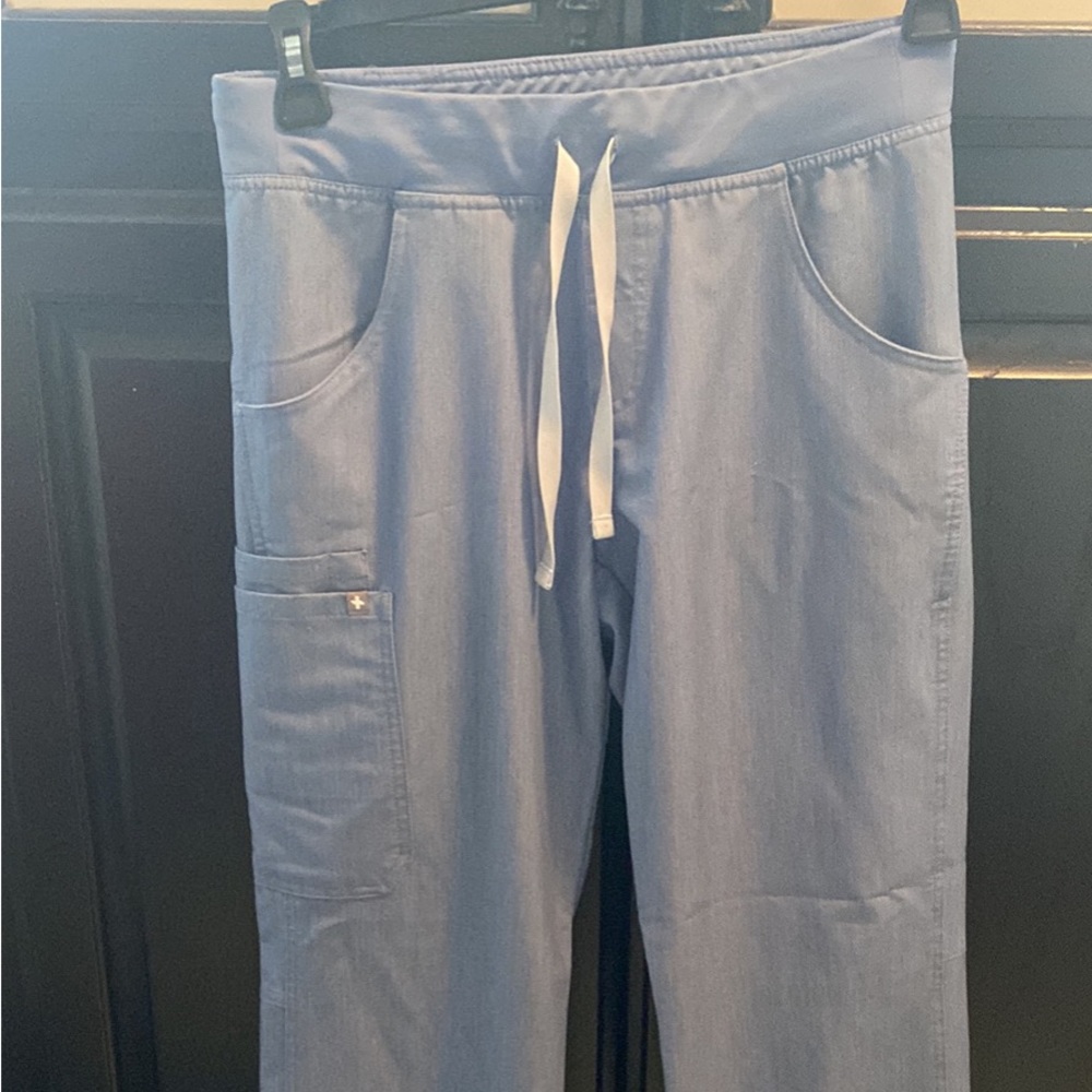 Figs scrub pants size S/Tall.. denim blue color..tapered fit..super cute